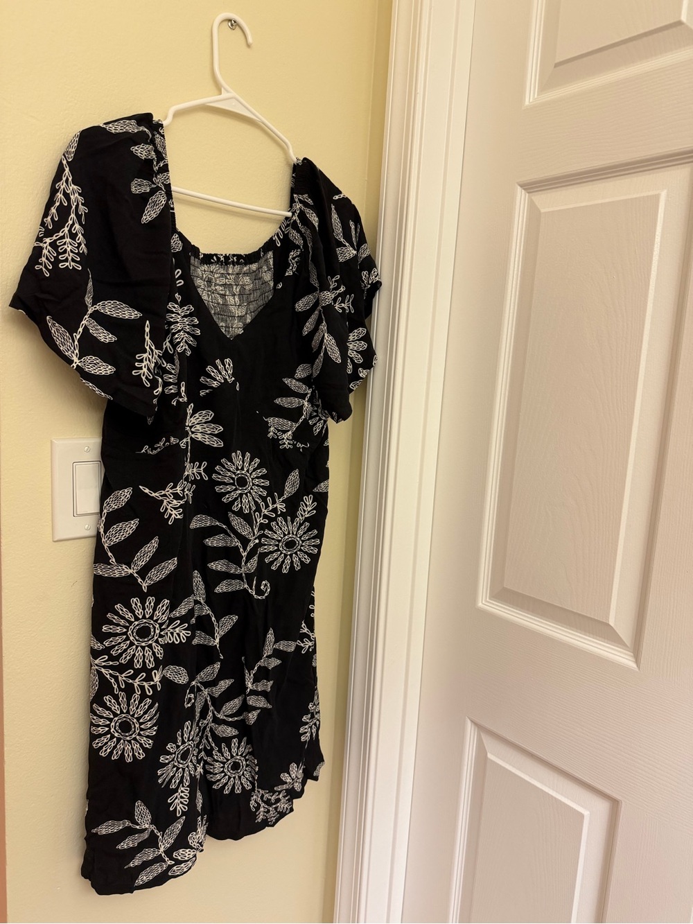 Aquarium Black Floral Print Women's Dress